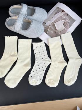 🌞19.9元到手10双‼️劲爆福利🌟【到手10双】早秋小白袜组合！！👏赶快入秋叭！！无法抗拒的小白袜组合 😜 又又又被我挖到了！小白袜YYDS，超软糯，超级好穿 