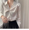 🌈“挖到通勤党续命神器！✨【AVann 通勤高级感小扭结缎面垂感衬衫】🌱 ✅ 微光泽肌理面料：🌿日光下流动珍珠光泽，告别廉价塑料感 ✅ 60°自然悬垂实验：🌷衣摆垂直线条利落，视觉削瘦1斤  商品缩略图0