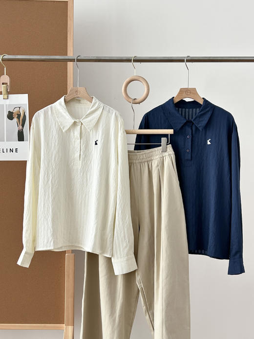 💕【早秋新品】仟梓赫 极简Polo领小兔刺绣衬衫🌈爆卖4600+🌟一上身就沦陷了❗️ 🌸怎么会有这么舒服又显瘦的神仙单品❗️上班穿得体，逛街穿时髦❗️空调房里不冷，大太阳下不闷，是早秋的万能战 商品图1