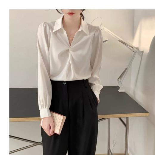 🌈“挖到通勤党续命神器！✨【AVann 通勤高级感小扭结缎面垂感衬衫】🌱 ✅ 微光泽肌理面料：🌿日光下流动珍珠光泽，告别廉价塑料感 ✅ 60°自然悬垂实验：🌷衣摆垂直线条利落，视觉削瘦1斤  商品图1