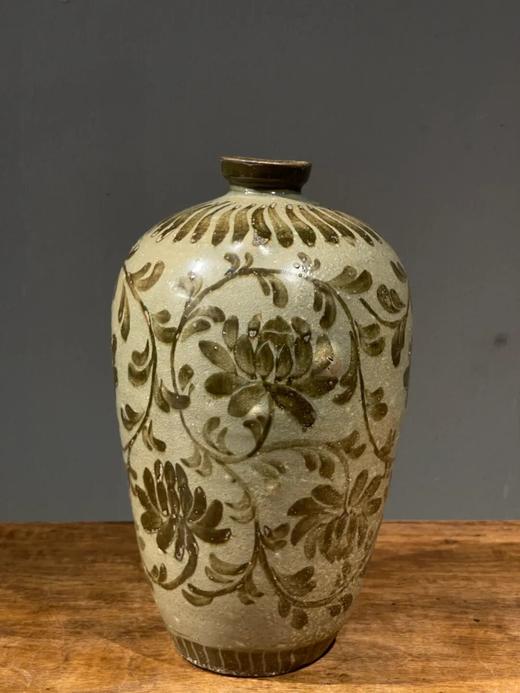 褐绘缠枝莲花纹青瓷梅瓶，顺丰包邮 商品图1