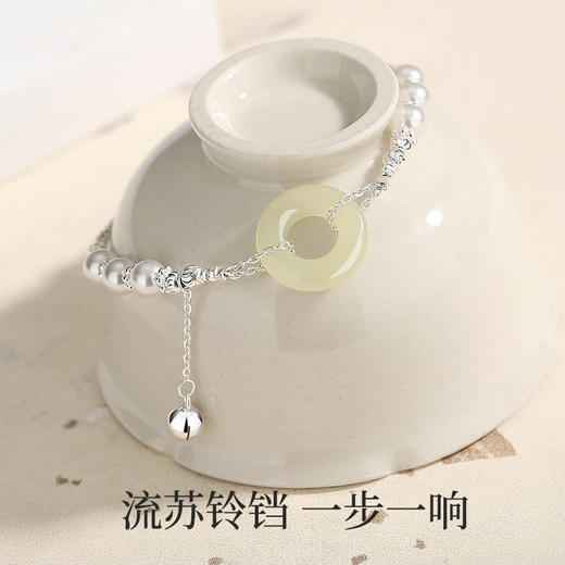 卡蒂罗KADER 碎银平安扣手链 925银新中式碎银几两铃铛流苏一步一响岁岁平安轻奢精致小众简约设计拼接链 青白玉 女款 商品图4