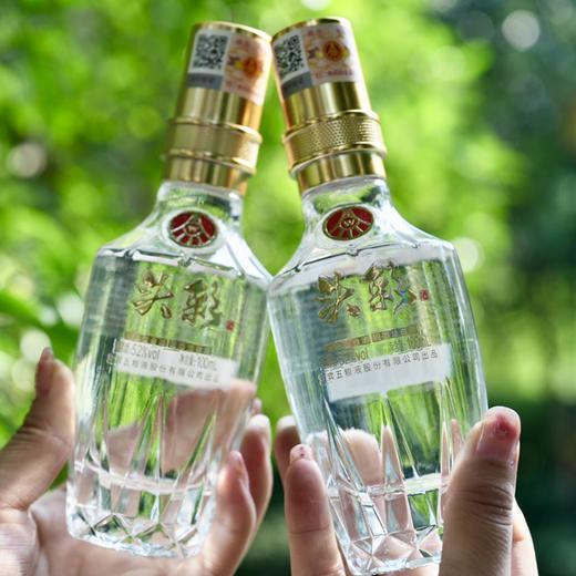 疯抢中！！【五粮液股份出品·白酒系列】52°浓香型白酒 大小瓶组合 100ml*5瓶礼盒装/500ml*6瓶礼袋装 商品图5