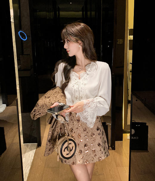 张心子【月光奏鸣】V领蕾丝系带通勤百搭气质衬衫上衣 U2509010 商品图8