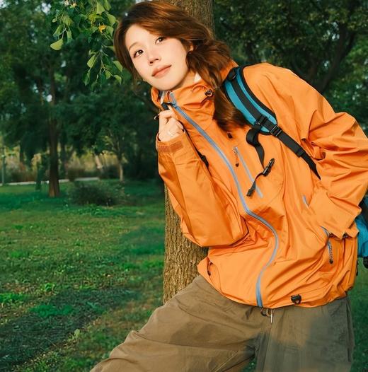 品质好货❗️【户外探险家】茱莉缇JURLIEDI 多色冲锋衣 山系风Fit check氛围感💛上身超自在☁️像从自然里走来 商品图0