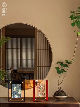 古蜀锦立屏——俳优佣纹锦