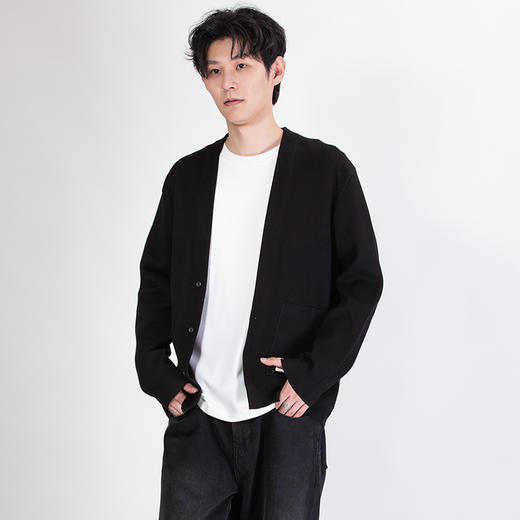 DRONKOO 2025 V领三粒小扣右下摆贴皮标毛织中厚开衫 商品图2