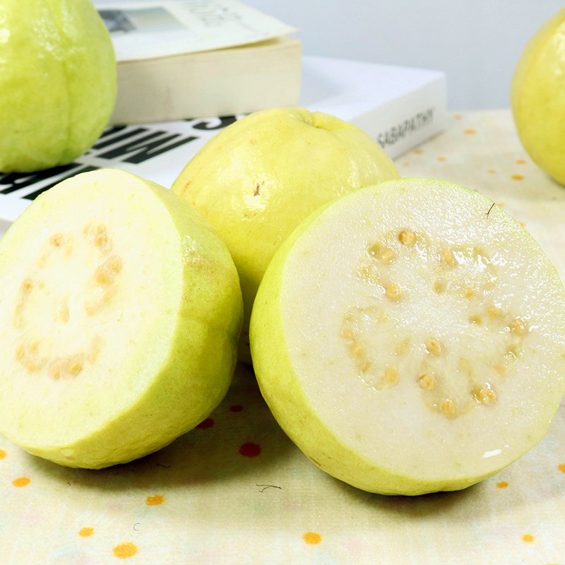 【奶油芭乐】产自广西北流，轻食界新宠，外皮清薄通透，软糯温润，色如奶油，冰淇淋般丝滑