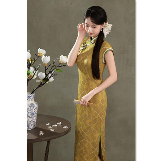 新中式改良黄色无袖丝绒旗袍2025初秋新款年轻百搭高级感日常旗袍 商品图1