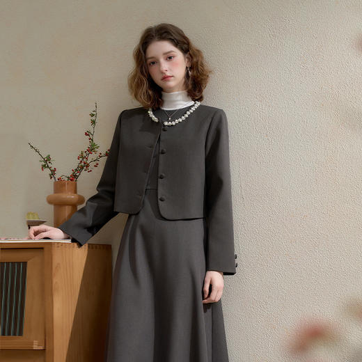 西遇气质钉珠领口小香风外套女秋季高级感通勤短款毛呢上衣V2651153 商品图3