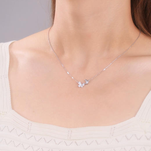 卡蒂罗KADER  流光蝶梦项链 浪漫闪耀璀璨镶嵌闪锆轻奢小众灵动蝴蝶锁骨链 ins风氛围感通勤日常约会百搭 商品图3