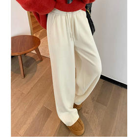 【悦小棉】羊绒柔柔裤，融合藏红花与羊绒蛋白，亲肤透气，呵护肌肤。加绒设计温暖舒适，大V版型视觉拉长腿部线条，细腰遮胯显腿长。四种百搭色随心选，轻松打造高腰显瘦穿搭