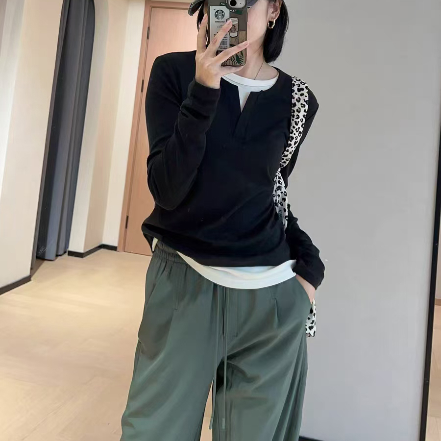 爆款天丝羊毛假两件针织衫！减龄显瘦有设计感，半开门襟显脸小修颈，职场通勤 + 学院风轻松 hold