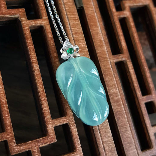 【天然正品】A货翡翠AU750白金镶钻镶天然细腻晴水冰种叶子（金枝玉叶）翡翠吊坠项链链长：45CM（长度可调节）女士现售价：580特价！180825NJT22 商品图6