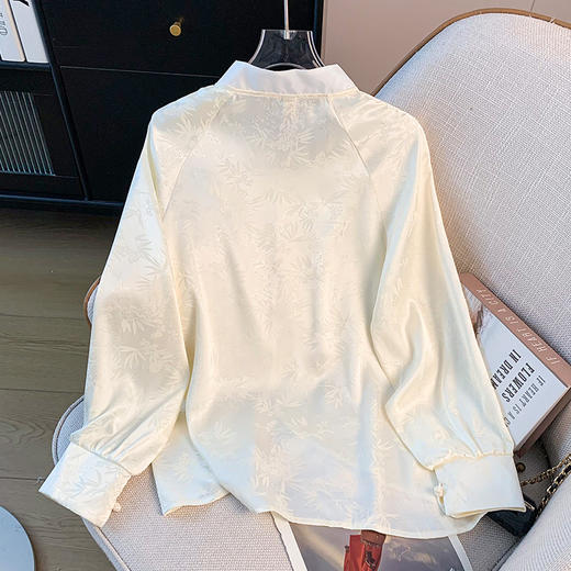 A2628杏色 2025秋季新中式古典雅韵提花立领盘扣改良长袖衬衫女国风复古上衣 商品图1