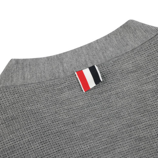 【超惠秒】Thom Browne 汤姆·布朗 男士垂顺质感轻薄款全羊毛针织衫11854 商品图4