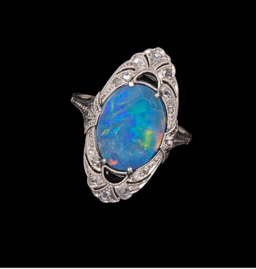 独角鹿西洋古董1900年代欧洲出品珠边卷叶造型铂金镶嵌缟玛瑙钻石及欧泊石戒指 商品图3