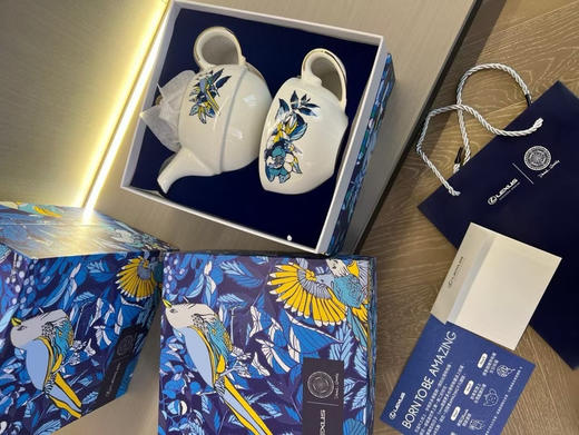 出口台湾正品LEXUS × Daniel Wong 神鸟蓝鹊茶具套装：藏于骨瓷的雅致与格调; 正品全新带礼盒，一壶一杯一碟三件套，承包独处时的饮茶仪式感。 商品图1