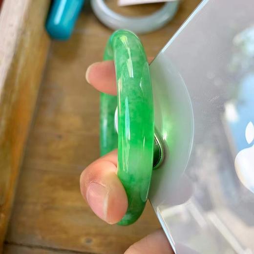 54圆条翡翠手镯 商品图1