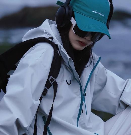 品质好货❗️【户外探险家】茱莉缇JURLIEDI 多色冲锋衣 山系风Fit check氛围感💛上身超自在☁️像从自然里走来 商品图6