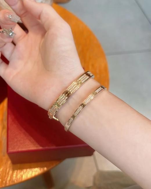 XK239-CARTIER卡地亚 LOVE系列 满天星 宽版 手镯 男女同款情侣款（XK） 商品图3