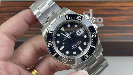 Vs劳力士126600海使 单红小鬼王 43mm
Vs新版本问世❕❕在这之前有ar厂和vs厂制作，这次在他们的基础上作出了一些升级 整个手表基于正品original原版开模的super copy版本 商品图14