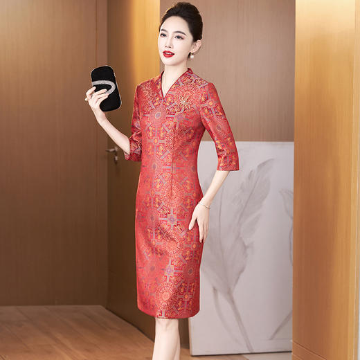 LC 2530正红国风旗袍裙妈妈装时尚款 商品图2