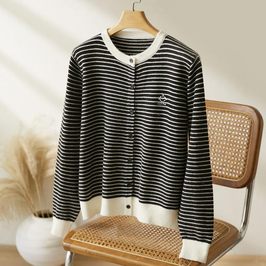雀说经典简约黑白条纹针织衫女新款百搭时髦开衫毛衣AL57077 商品图4
