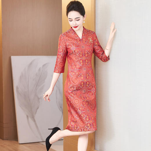 LC 2530正红国风旗袍裙妈妈装时尚款 商品图3