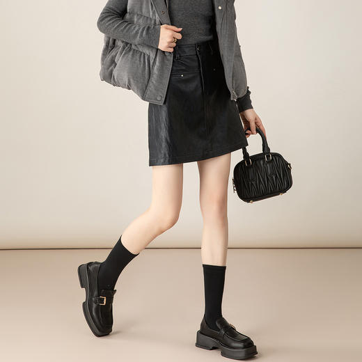 雀说pu皮包臀半身裙新款高腰显瘦金属铆钉a字防走光短裙AL65748 商品图3