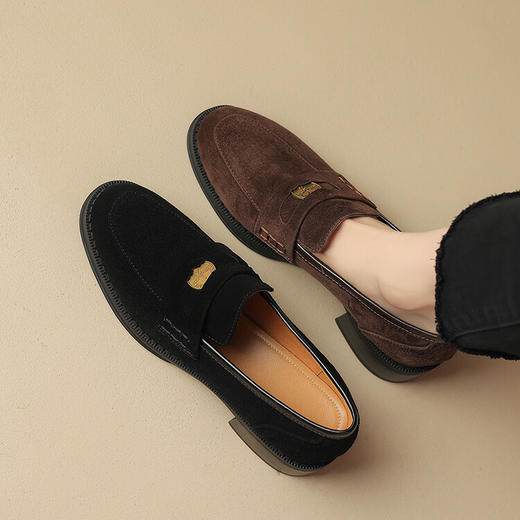 【预售5天】秋冬新款美拉德英伦风一脚蹬真皮小粗跟乐福单鞋女NGMZR&9667 商品图1