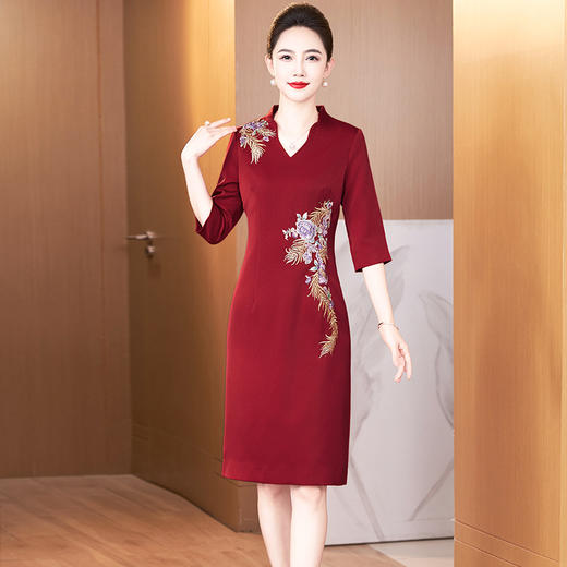 LC 2532优雅妈妈装显大气有气质礼服裙 商品图2