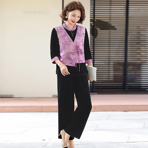 FW 2568新中式妈妈套装国风外套洋气金丝绒小衫 商品图1