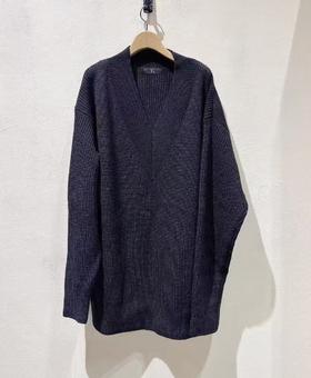 中性款长袖针织毛衣