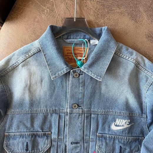 【要品质的来】 最新联名款 纽扣双口袋logo宽松休闲舒适翻领牛仔外套 各路大咖明星同款  男女同款 ！ 商品图6