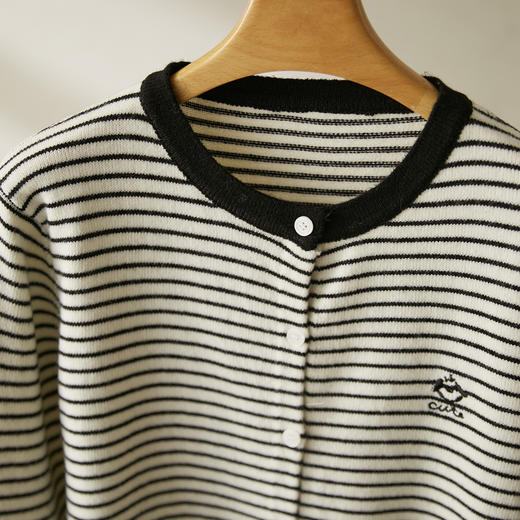 雀说经典简约黑白条纹针织衫女新款百搭时髦开衫毛衣AL57077 商品图1