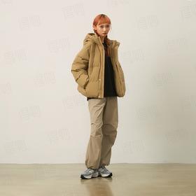 【顶顶好的】MLB 连帽Logo贴标羽绒服外套 男女同款~ 穿上很有女大感 haha 直接减龄十八岁，很适合通勤+上学之类的穿 方便又舒服！