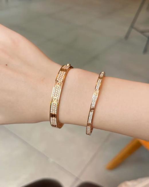 XK239-CARTIER卡地亚 LOVE系列 满天星 宽版 手镯 男女同款情侣款（XK） 商品图2