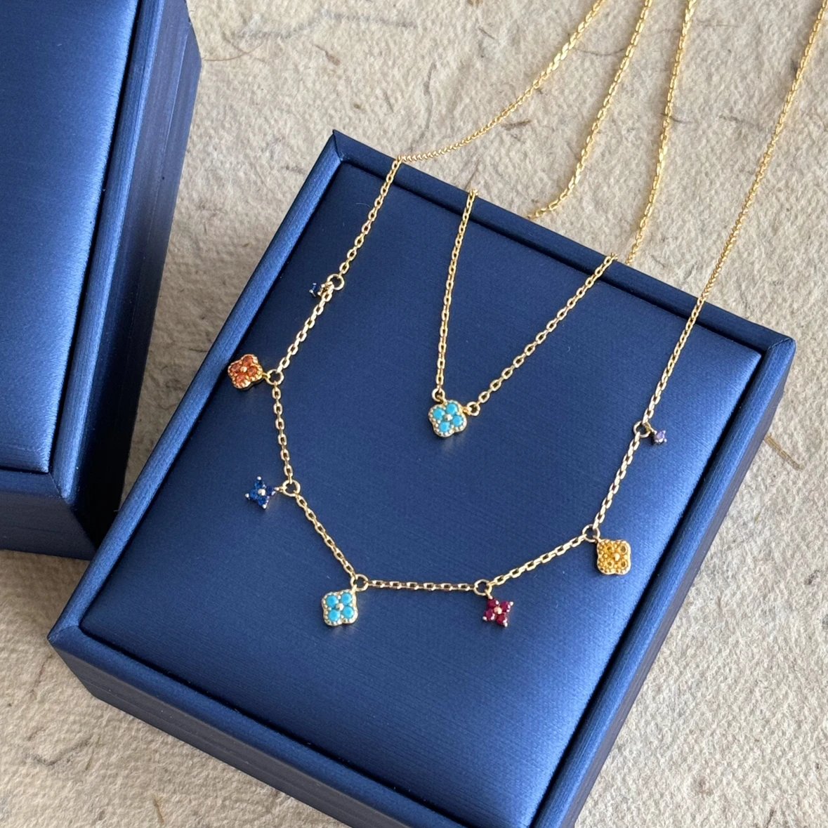 AGATHA幸运四叶花彩色宝石项链～ 初秋氛围感神器就靠它啦～