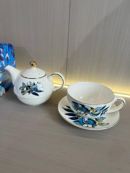 出口台湾正品LEXUS × Daniel Wong 神鸟蓝鹊茶具套装：藏于骨瓷的雅致与格调; 正品全新带礼盒，一壶一杯一碟三件套，承包独处时的饮茶仪式感。 商品图13