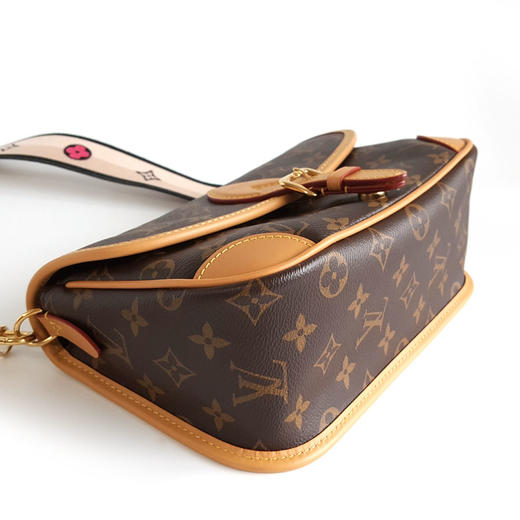 【98新】LV路易威登DIANE手袋M45985经典老花款黑肩带DIANE法棍单肩腋下包女士现售价：15800！300825NJS17 商品图6