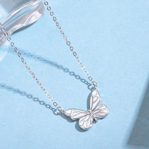 卡蒂罗KADER 灵蝶夜光蝴蝶项链 梦幻蝴蝶暗夜精灵轻奢玄学浪漫灵动设计可调节锁骨链 #好运 925银 项链 女款 银色 礼盒款 商品图5