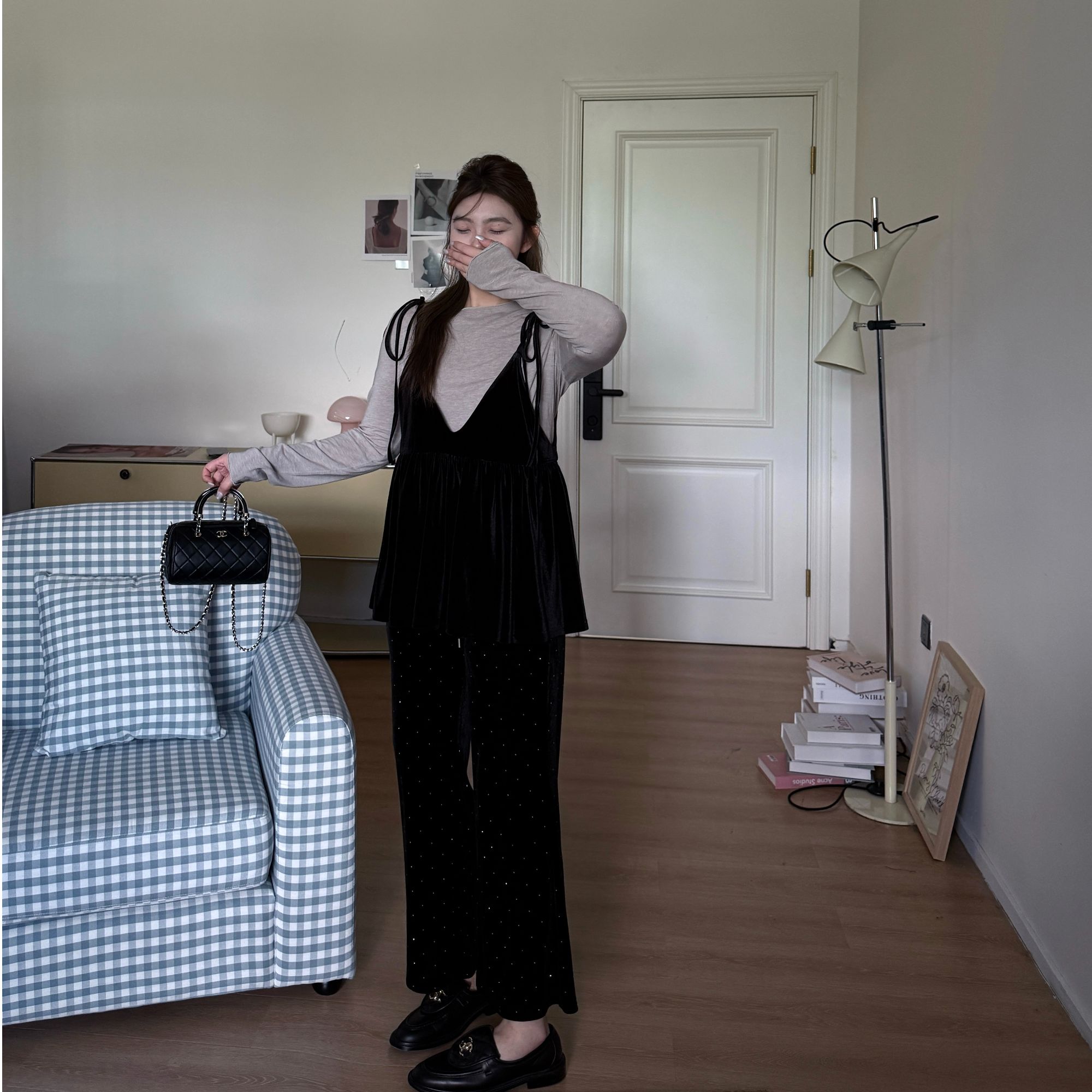 25AW上新 软软同款【曼哈顿之夜】韩版设计感百搭长袖T恤+丝绒吊带背心两件套