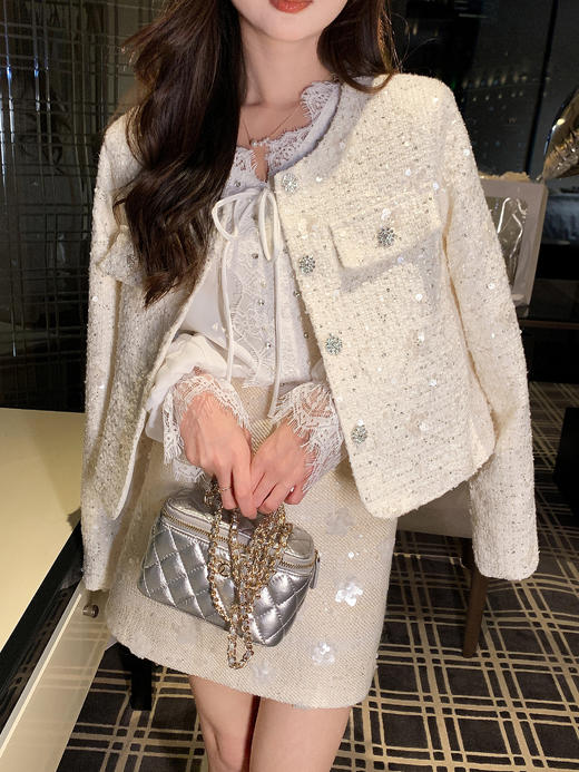 张心子【月光奏鸣】V领蕾丝系带通勤百搭气质衬衫上衣 U2509010 商品图6