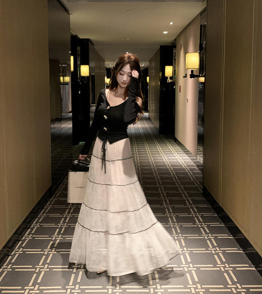 张心子【一见倾心】收腰显瘦小性感露肩设计感上衣 U2509037 商品图7