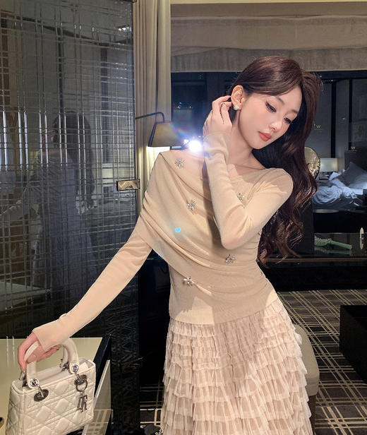 张心子【雾都晚宴】名媛优雅气质闪闪香槟斜肩上衣 U2509003 商品图8