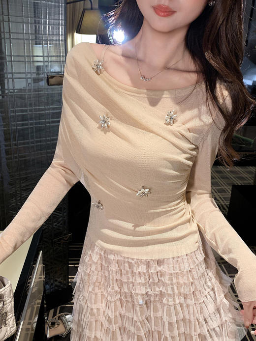 张心子【雾都晚宴】名媛优雅气质闪闪香槟斜肩上衣 U2509003 商品图2