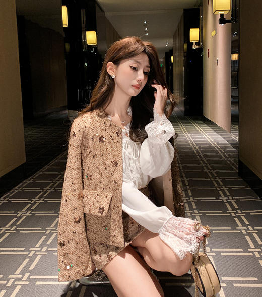 张心子【月光奏鸣】V领蕾丝系带通勤百搭气质衬衫上衣 U2509010 商品图13