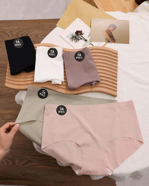 【买一送一再送内裤2件+隐形后肩带*2】沁莲姿0感无钢圈露背内衣 一件4穿 商品图10