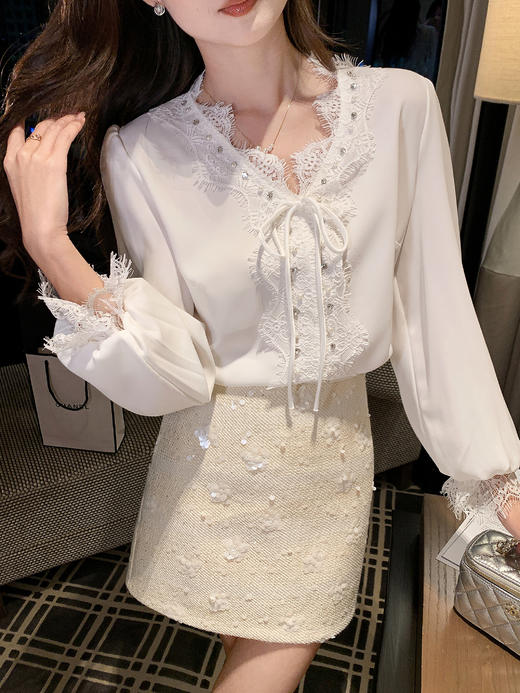 张心子【月光奏鸣】V领蕾丝系带通勤百搭气质衬衫上衣 U2509010 商品图1